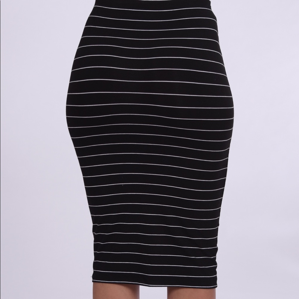 Black and white stripped pencil skirt